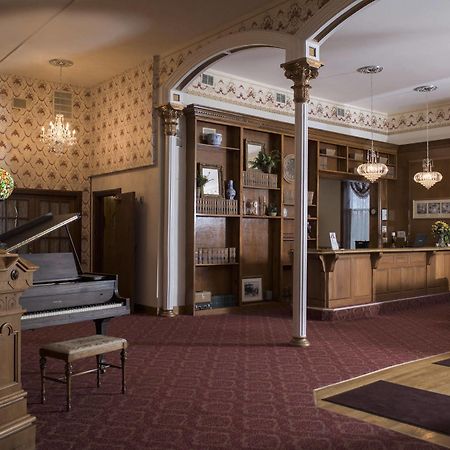 Decker Hotel & Bar Maquoketa エクステリア 写真