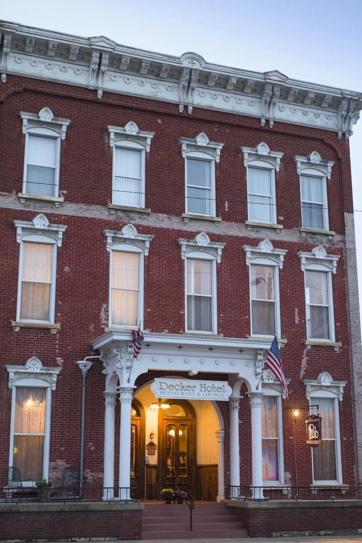 Decker Hotel & Bar Maquoketa エクステリア 写真